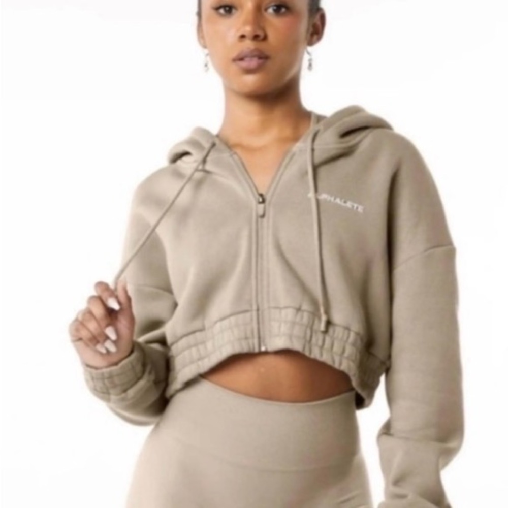 Alphalete cropped hoodie